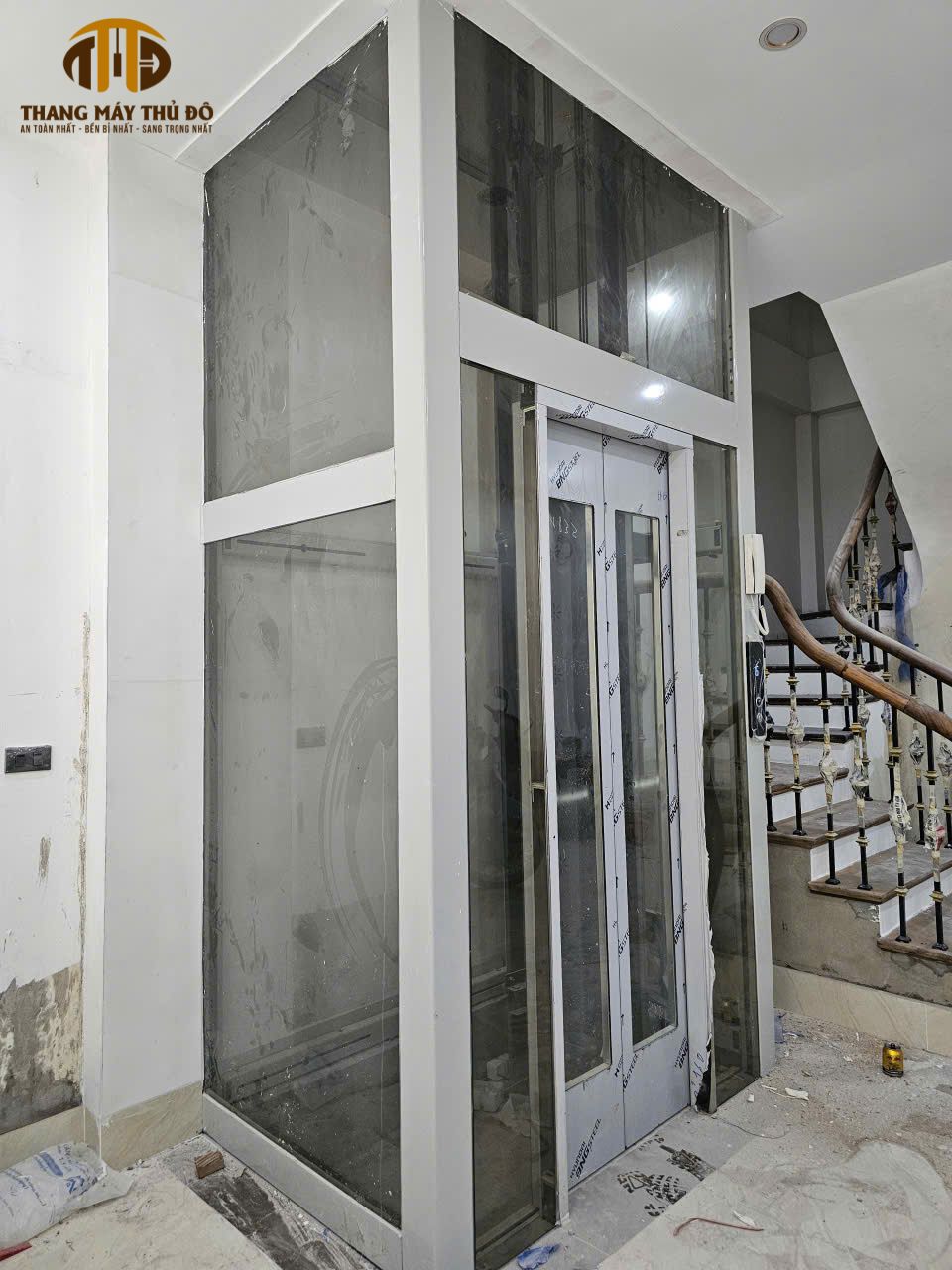 Phân loại thang máy kính theo công nghệ vận hành