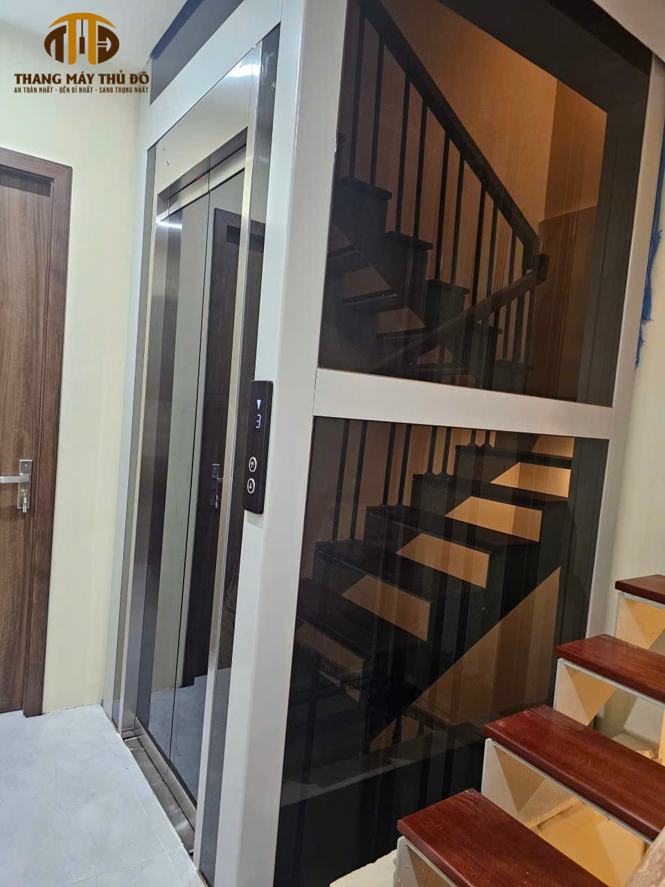 Mẫu 3: Thang máy mini cửa mở 2 cánh ra phía ngoài