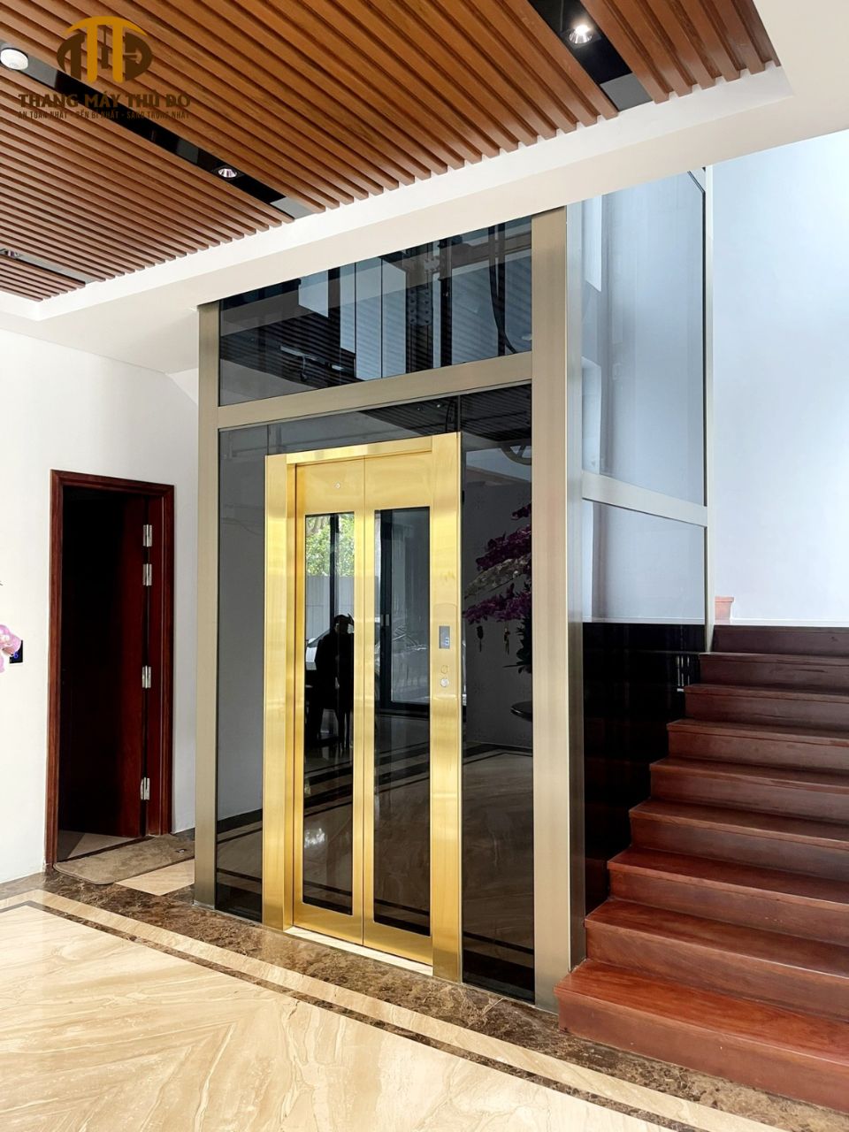 Thang máy kính khung nhôm có trọng lượng nhẹ hơn so với khung thép