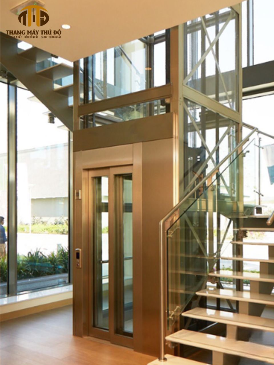 Thang máy kính khung nhôm mang lại vẻ đẹp sang trọng cho nội thất