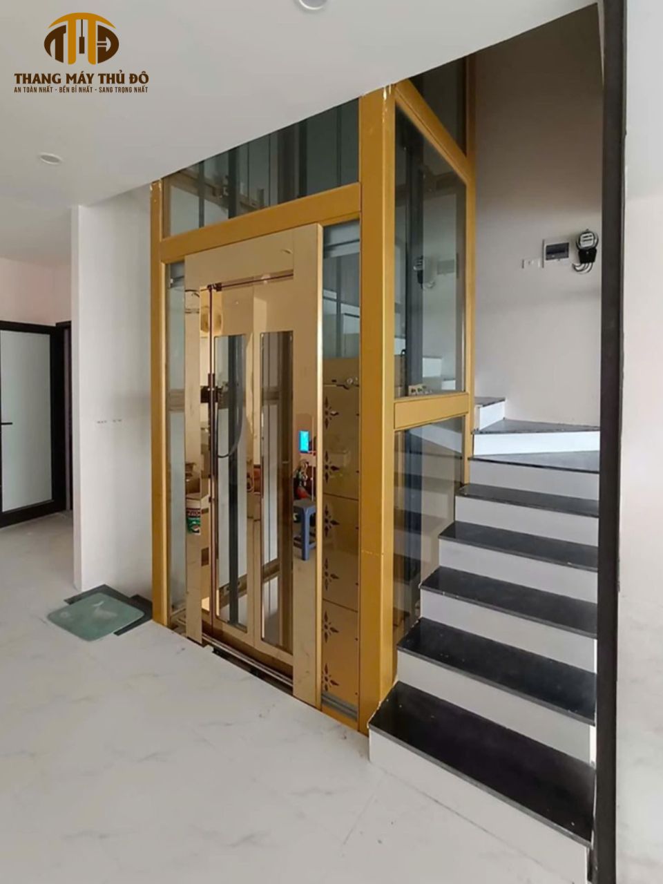 Thang máy mini kính vuông