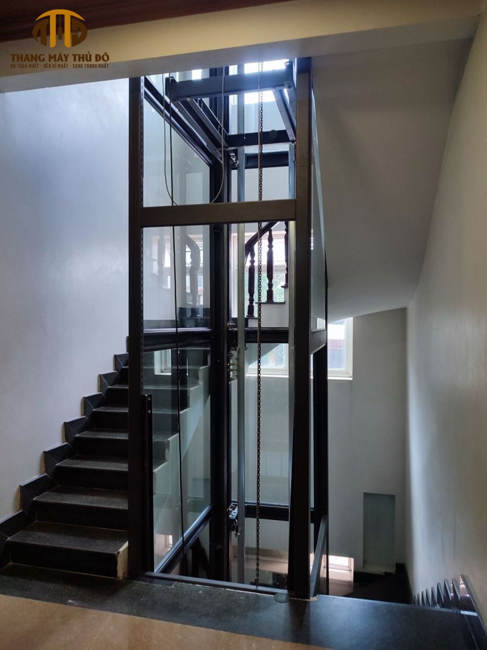 Những lưu ý quan trọng khi chọn và thiết kế thang máy kính mini